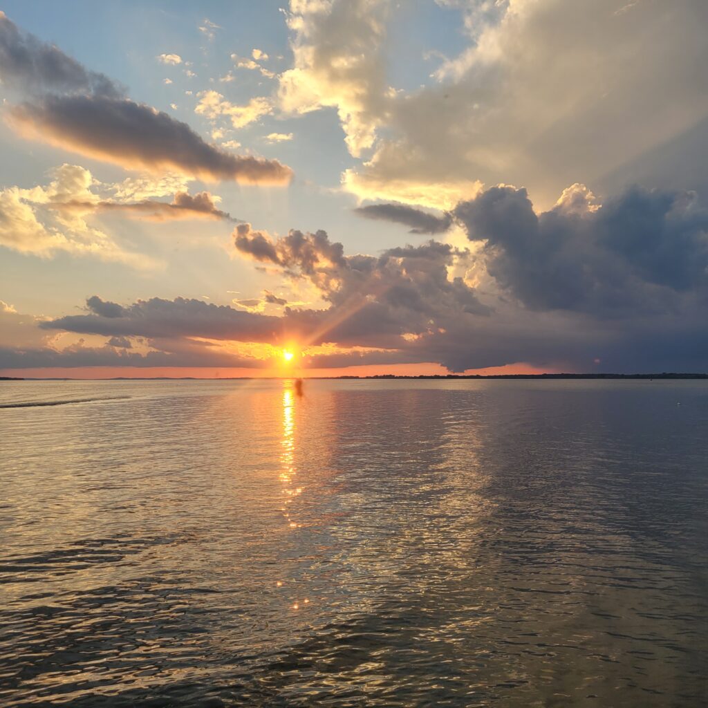 Lake Winneconne, Wisconsin sunset -- seeing Nature is simple